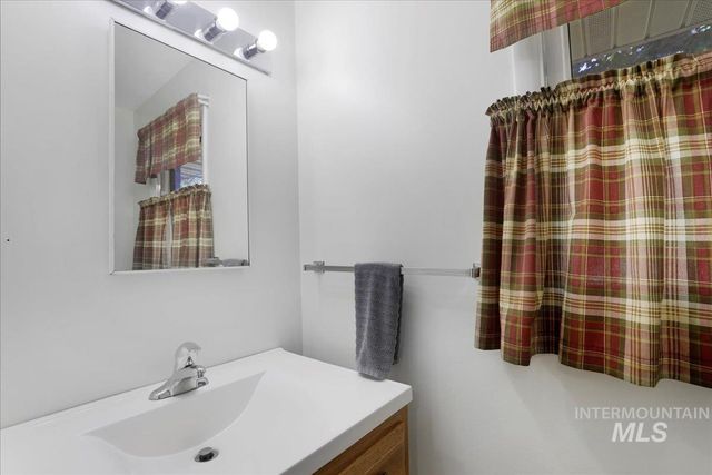 605 Monte Vista Dr, Twin Falls, ID 83301