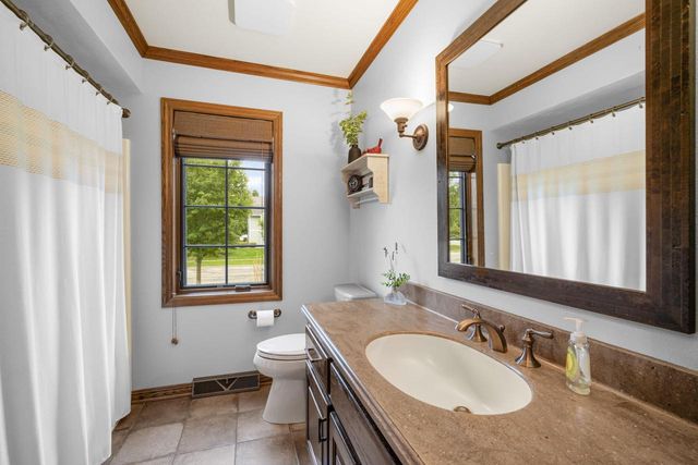 720 Schloemer DRIVE, West Bend, WI 53095