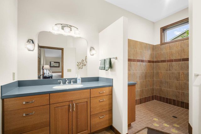 720 Schloemer DRIVE, West Bend, WI 53095