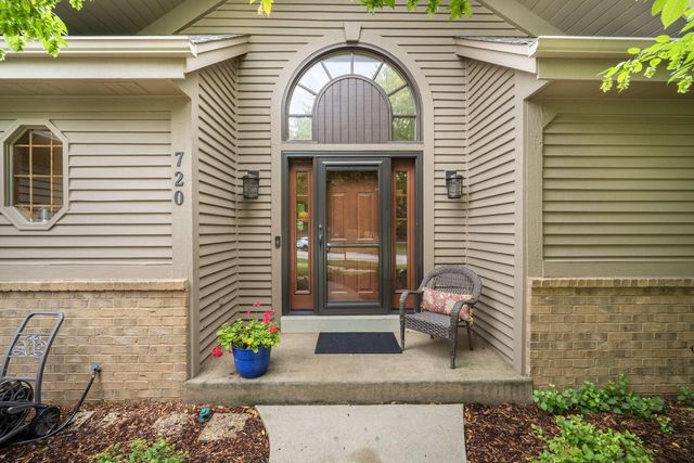 720 Schloemer DRIVE, West Bend, WI 53095