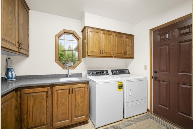 720 Schloemer DRIVE, West Bend, WI 53095