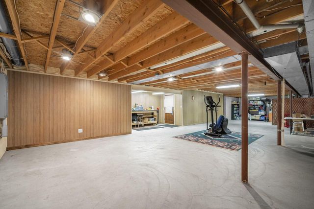 720 Schloemer DRIVE, West Bend, WI 53095