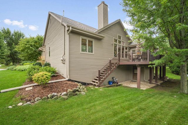 720 Schloemer DRIVE, West Bend, WI 53095
