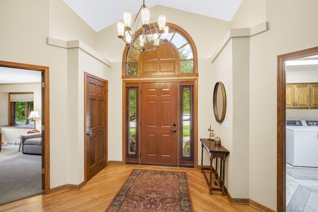 720 Schloemer DRIVE, West Bend, WI 53095