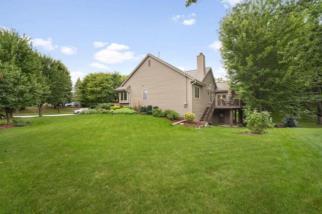 720 Schloemer DRIVE, West Bend, WI 53095