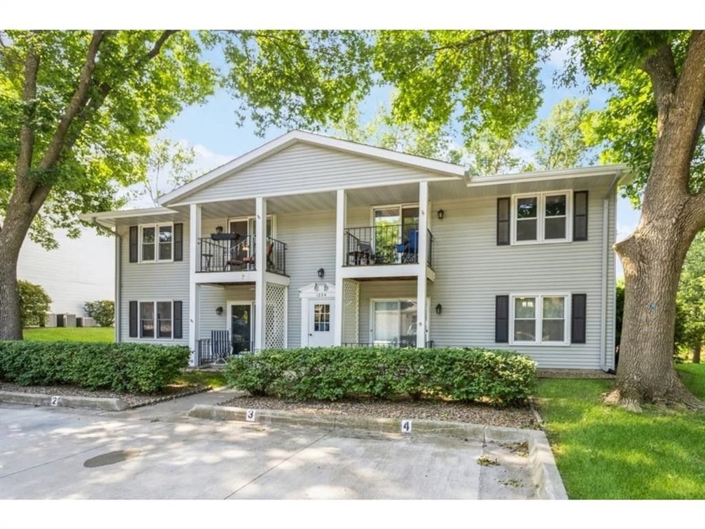 1208 49th Street 1, West Des Moines, IA 50266