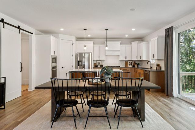 2415 Laurie Court W, Roseville, MN 55113