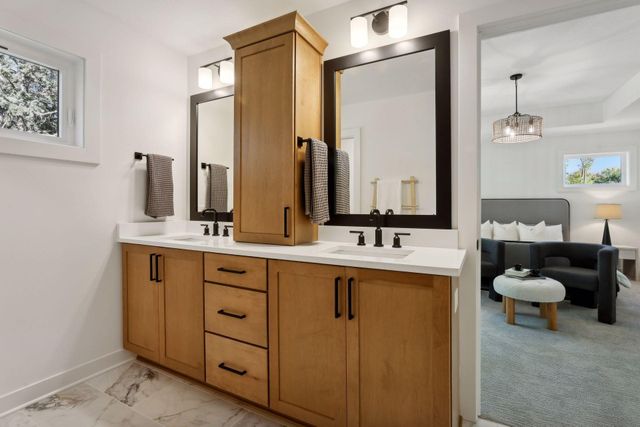 2415 Laurie Court W, Roseville, MN 55113