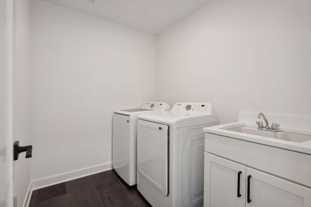 2415 Laurie Court W, Roseville, MN 55113