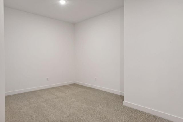 2415 Laurie Court W, Roseville, MN 55113