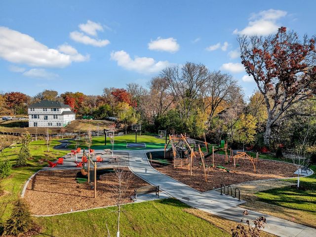 2415 Laurie Court W, Roseville, MN 55113