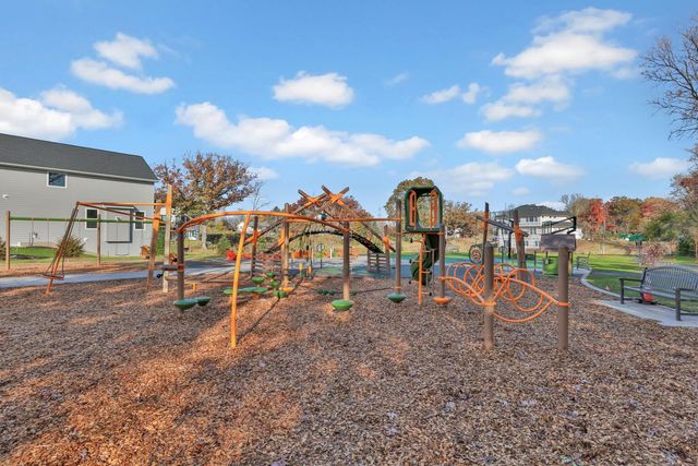 2415 Laurie Court W, Roseville, MN 55113