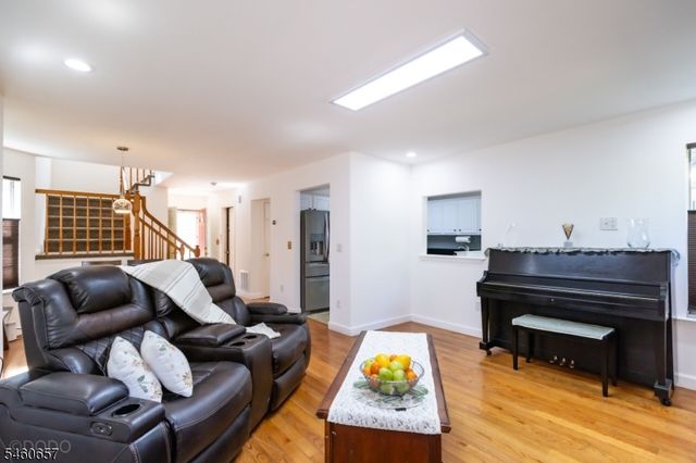 86 Gordon Ave, Lawrence Twp., NJ 08648