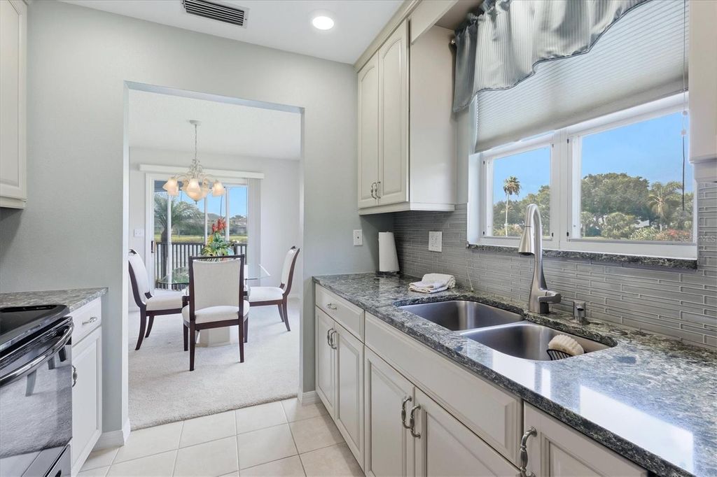 Image 17 of property listing at 879 AUDUBON DRIVE 879, Bradenton, FL 34209
