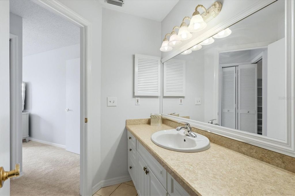 Image 24 of property listing at 879 AUDUBON DRIVE 879, Bradenton, FL 34209