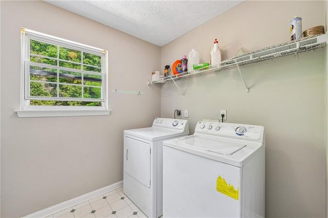 441 Crested View Drive, Loganville, GA 30052