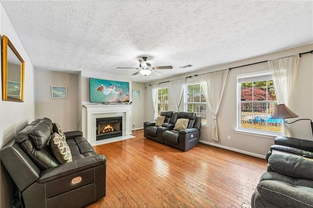 441 Crested View Drive, Loganville, GA 30052