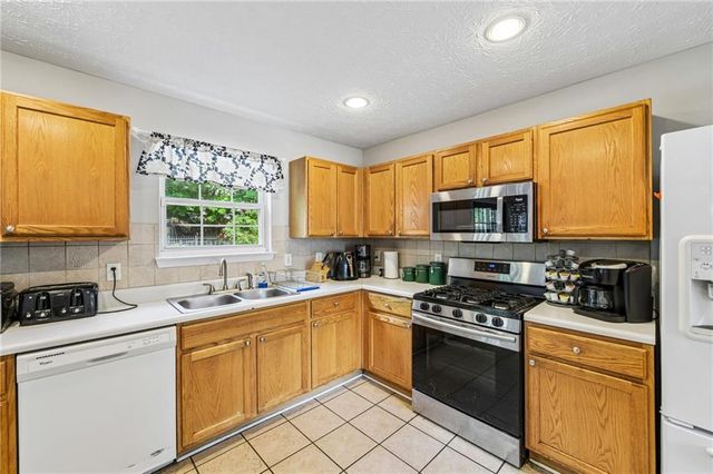 441 Crested View Drive, Loganville, GA 30052
