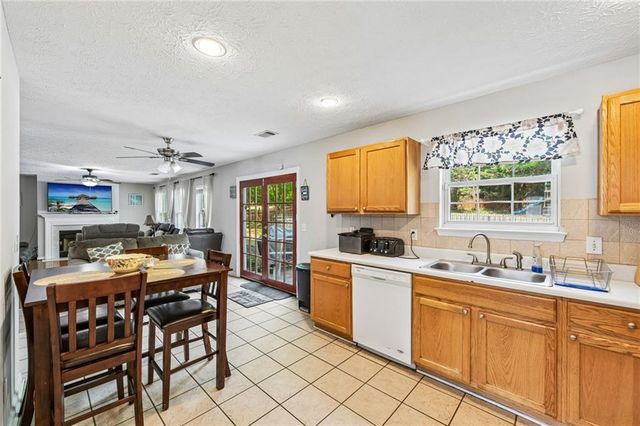 441 Crested View Drive, Loganville, GA 30052