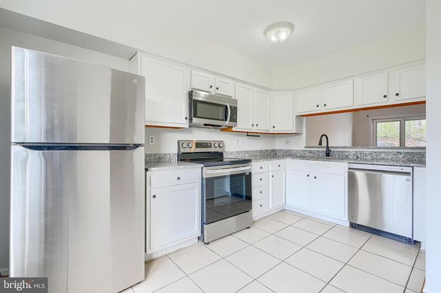 8664 CASTLEMILL CIR, Nottingham, MD 21236
