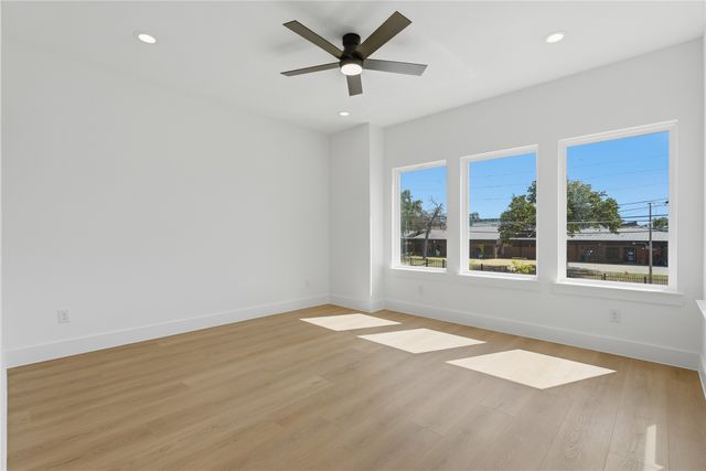 3300 S Harwood Street, Dallas, TX 75215