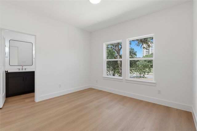 3300 S Harwood Street, Dallas, TX 75215