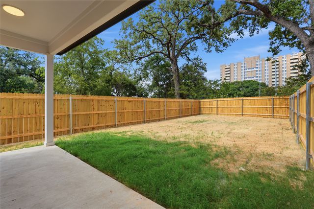3300 S Harwood Street, Dallas, TX 75215