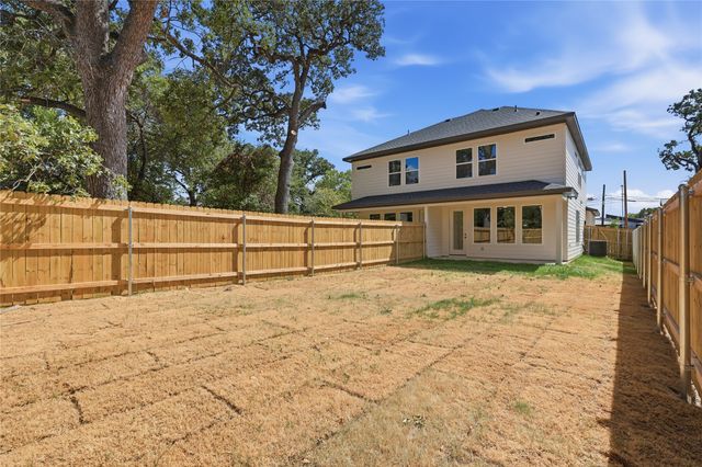 3300 S Harwood Street, Dallas, TX 75215