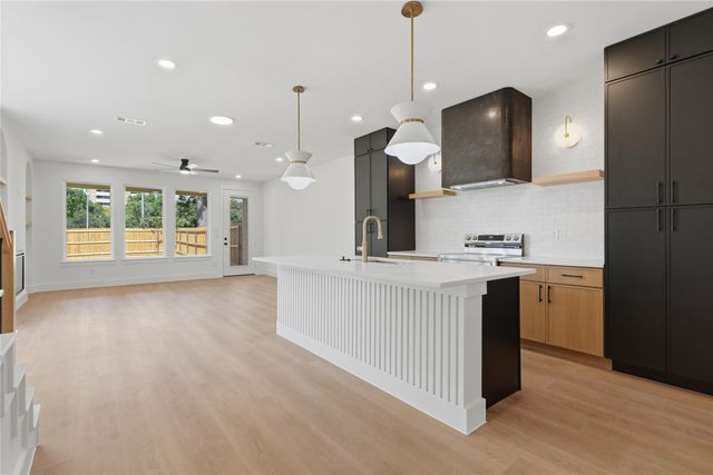 3300 S Harwood Street, Dallas, TX 75215