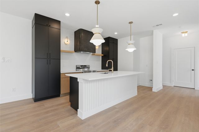 3300 S Harwood Street, Dallas, TX 75215