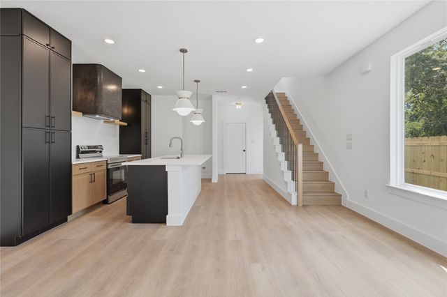 3300 S Harwood Street, Dallas, TX 75215