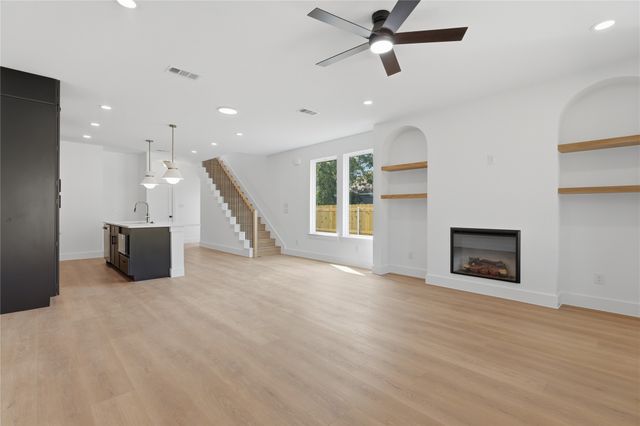 3300 S Harwood Street, Dallas, TX 75215