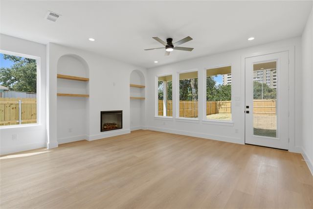 3300 S Harwood Street, Dallas, TX 75215