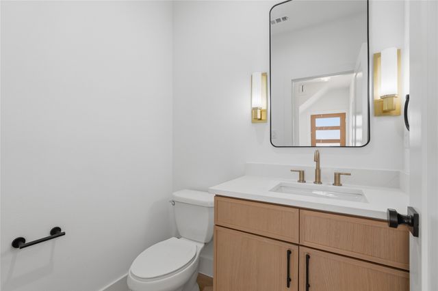 3300 S Harwood Street, Dallas, TX 75215