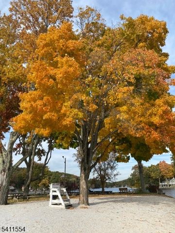 1 Beaver Ter, Jefferson Twp., NJ 07885