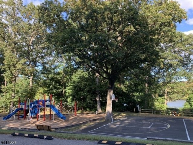 1 Beaver Ter, Jefferson Twp., NJ 07885