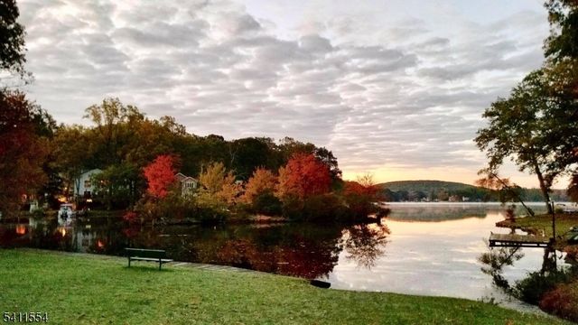 1 Beaver Ter, Jefferson Twp., NJ 07885