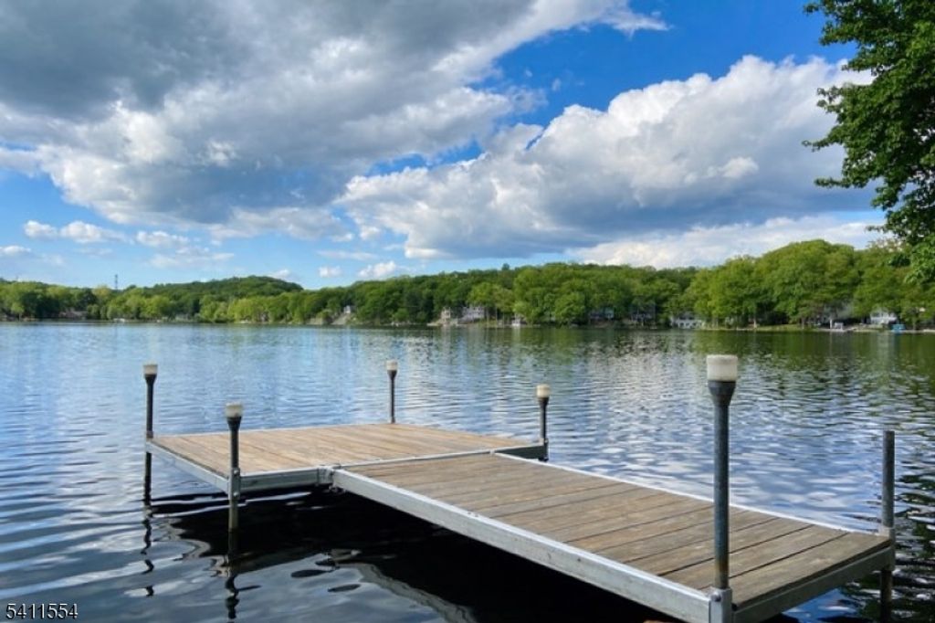 1 Beaver Ter, Jefferson Twp., NJ 07885