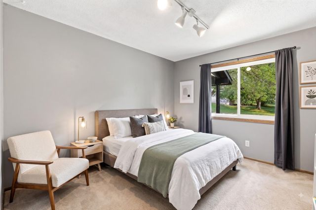 6649 Buckingham Road, Woodbury, MN 55125