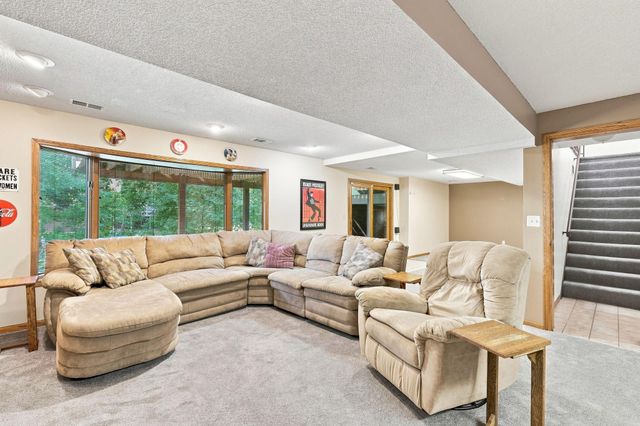 6649 Buckingham Road, Woodbury, MN 55125