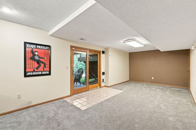 6649 Buckingham Road, Woodbury, MN 55125