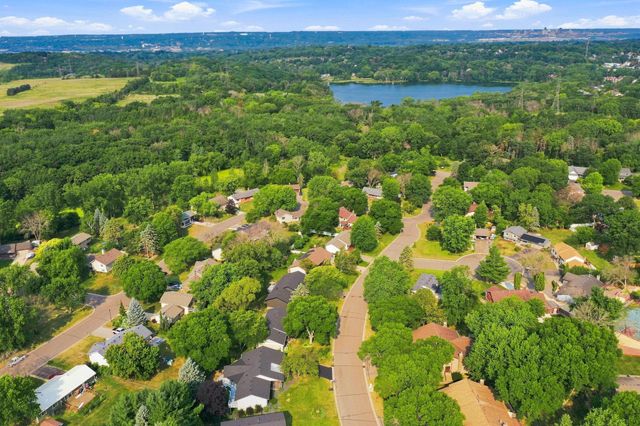 6649 Buckingham Road, Woodbury, MN 55125