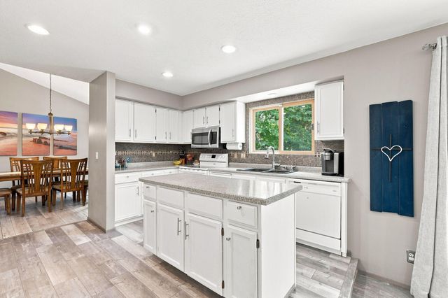 6649 Buckingham Road, Woodbury, MN 55125