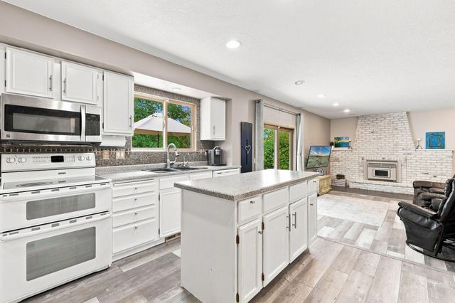 6649 Buckingham Road, Woodbury, MN 55125
