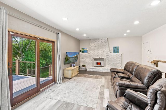 6649 Buckingham Road, Woodbury, MN 55125