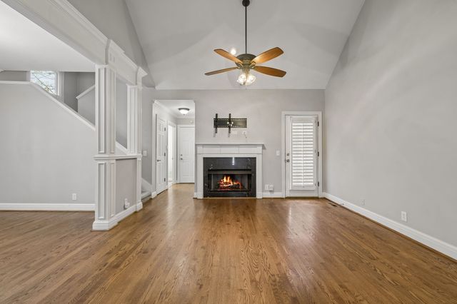 230 Harding Pl, Nashville, TN 37205