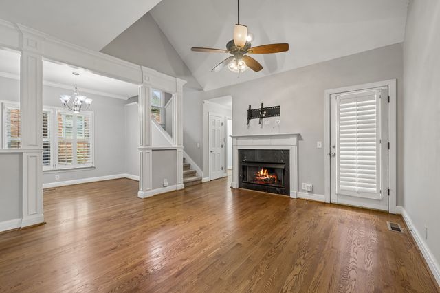 230 Harding Pl, Nashville, TN 37205