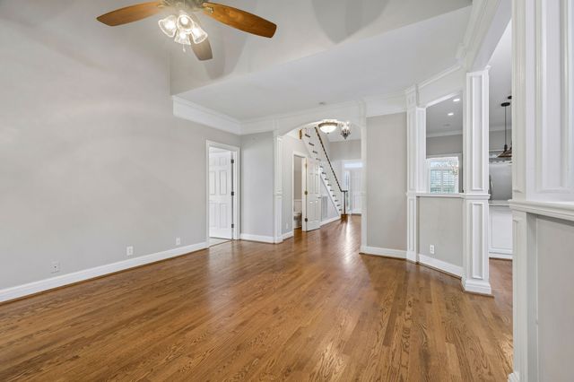 230 Harding Pl, Nashville, TN 37205