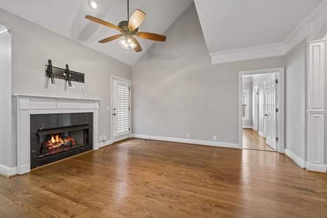 230 Harding Pl, Nashville, TN 37205