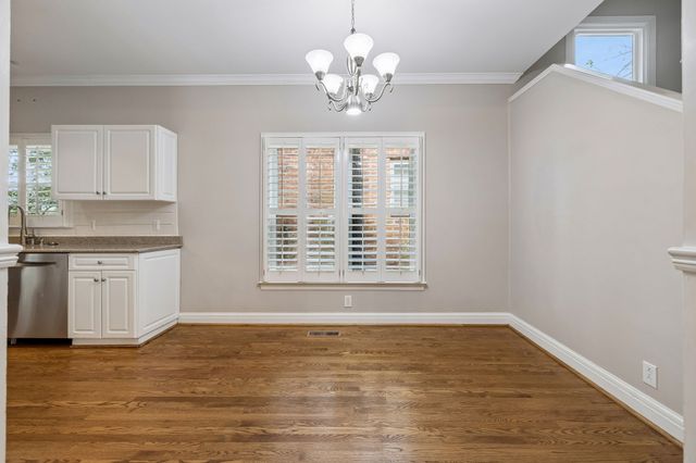 230 Harding Pl, Nashville, TN 37205